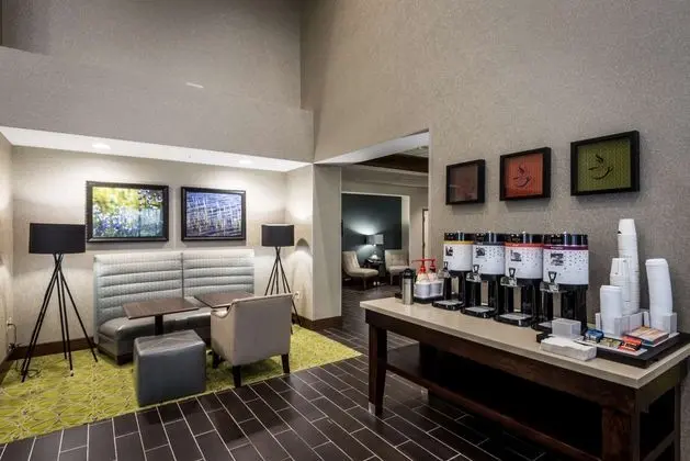 Hampton Inn and Suites Hammond, IN - Lobi
