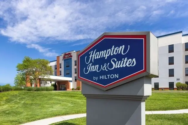 Hampton Inn & Suites Harrisburg/North, PA - Dış Mekan