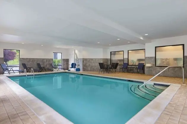 Hampton Inn & Suites Harrisburg/North, PA - Havuz