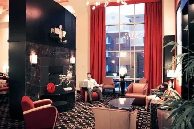 Hampton Inn & Suites Herndon-Reston