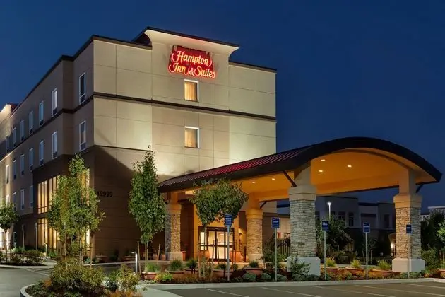 Hampton Inn and Suites Hillsboro - Dış Mekan