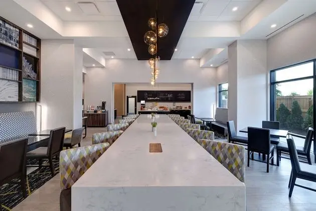 Hampton Inn & Suites by Hilton Burlington Toronto - Yerinde Yemek