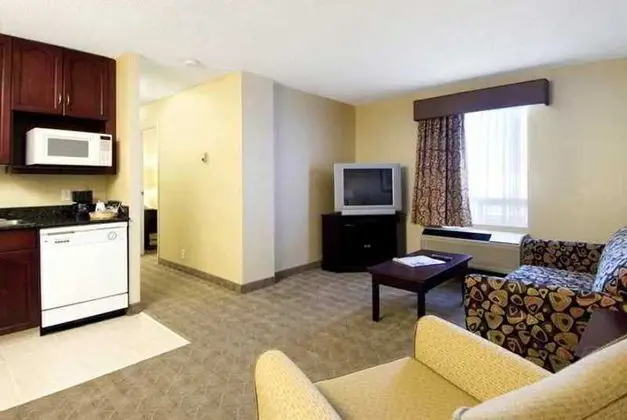 Hampton Inn & Suites by Hilton Calgary-Airport