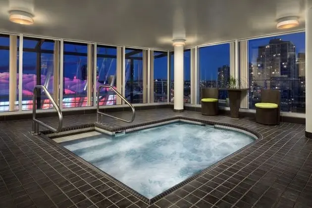 Hampton Inn & Suites by Hilton Downtown Vancouver - Havuz
