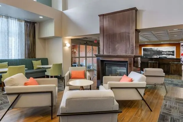 Hampton Inn & Suites by Hilton Edmonton/West - Lobi