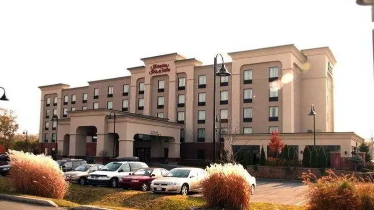 Hampton Inn and Suites by Hilton Laval