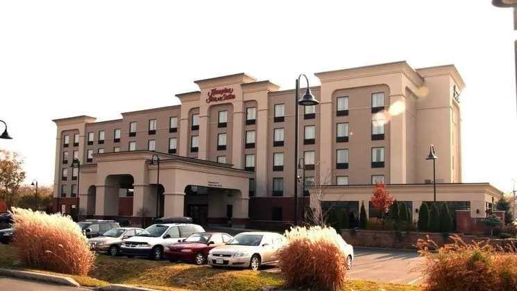 Hampton Inn and Suites by Hilton Laval - Dış Mekan
