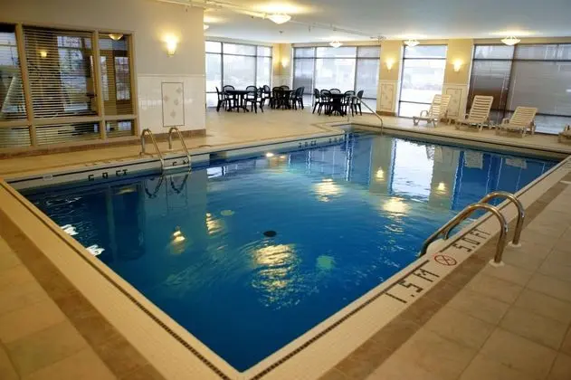 Hampton Inn and Suites by Hilton Laval - Havuz