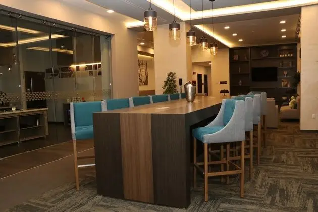 Hampton Inn & Suites by Hilton Puebla - Lobi