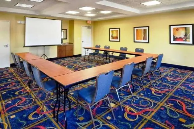 Hampton Inn & Suites Huntersville - İş / Konferans