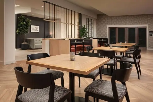 Hampton Inn & Suites Huntsville Downtown - Yerinde Yemek