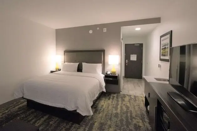 Hampton Inn & Suites Irvine Orange County Airport