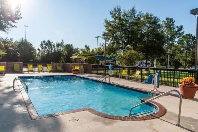 Hampton Inn & Suites Jackson-Coliseum - Havuz