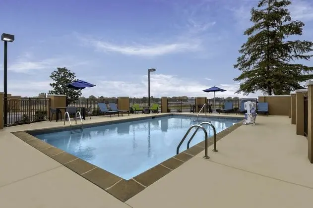 Hampton Inn & Suites Jackson - Havuz