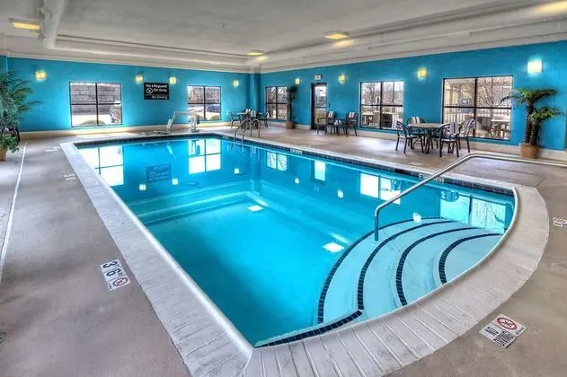 Hampton Inn & Suites Kalamazoo-Oshtemo - Havuz
