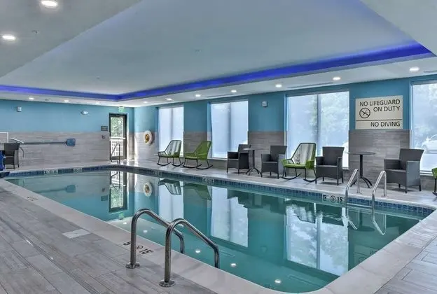 Hampton Inn & Suites Keene - Havuz
