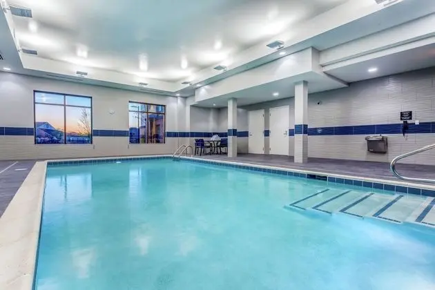 HAMPTON INN SUITES KITTERY ME - Havuz