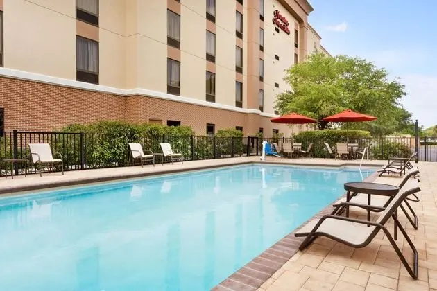 Hampton Inn & Suites Largo - Havuz