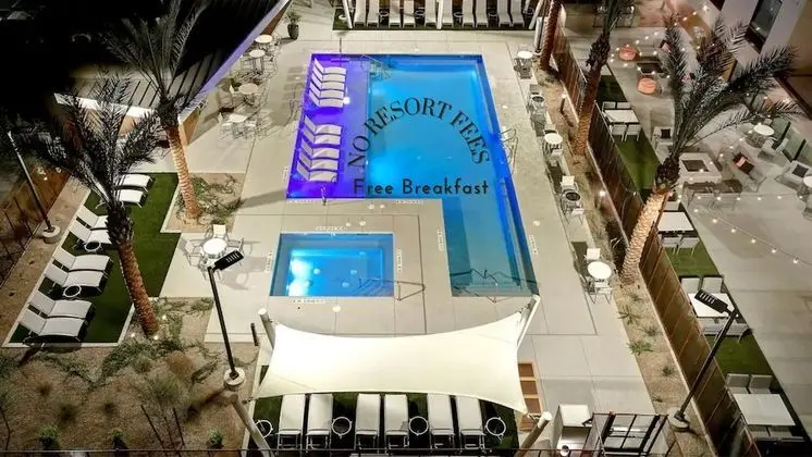 Hampton Inn & Suites Las Vegas Convention Center - No Resort Fee - Dış Mekan