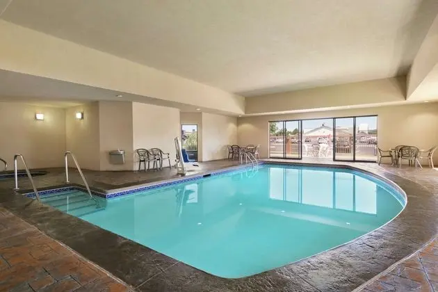 Hampton Inn & Suites Lawton - Havuz