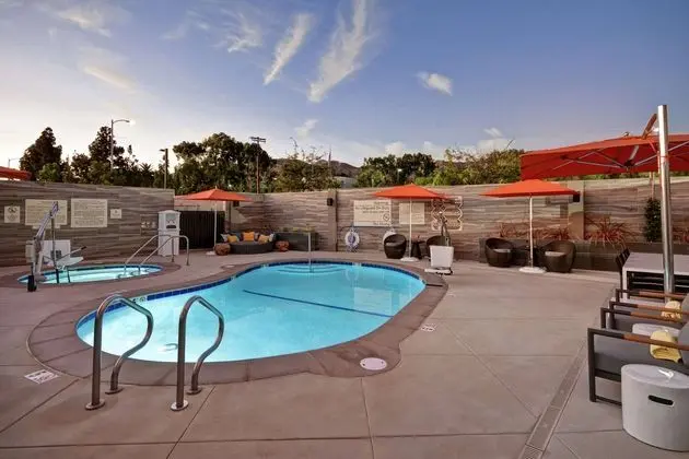 Hampton Inn & Suites Los Angeles Burbank Airport - Havuz