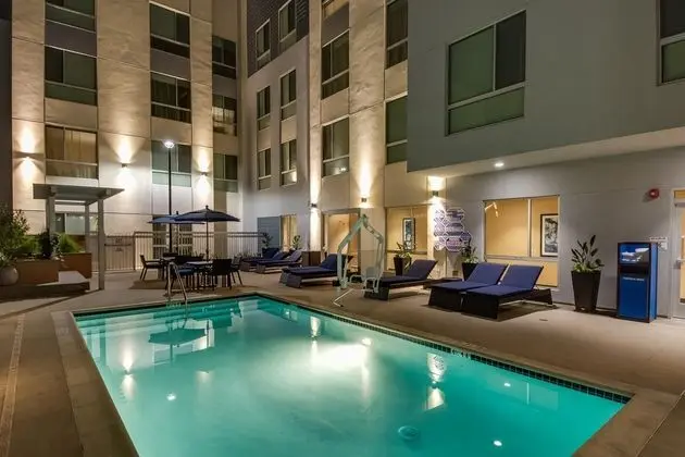 Hampton Inn & Suites Los Angeles - Glendale
