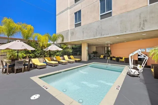 Hampton Inn & Suites Los Angeles/Hollywood, CA - Havuz