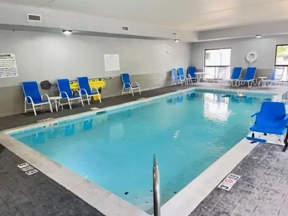 Hampton Inn & Suites Louisville East - Havuz