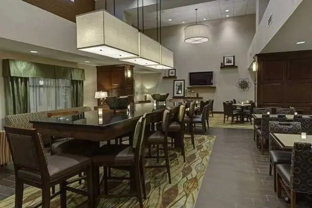 Hampton Inn & Suites Macon I-75 North