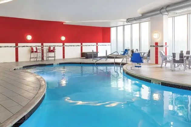 Hampton Inn & Suites Madison / Downtown - Havuz