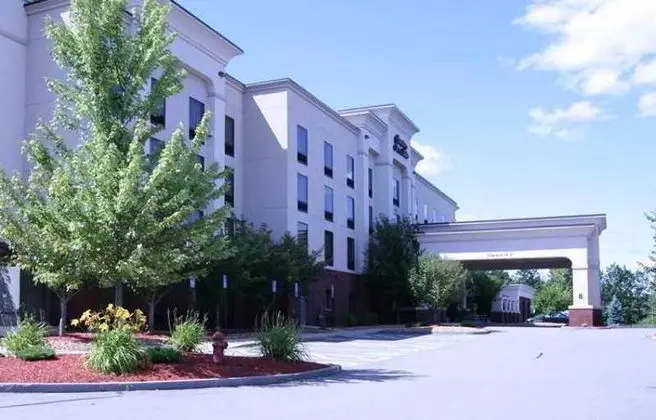 Hampton Inn & Suites Manchester Bedford