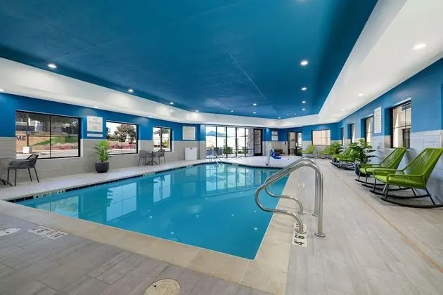 Hampton Inn & Suites Marina - Havuz