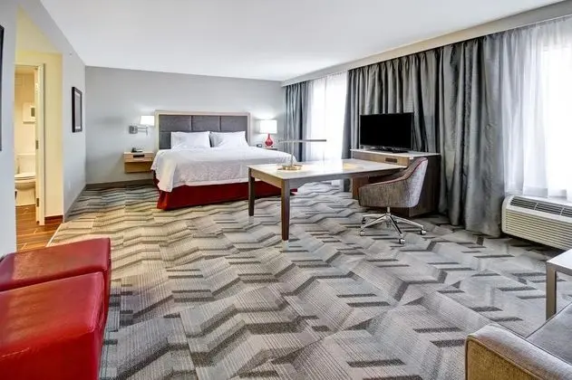 Hampton Inn and Suites Medicine Hat