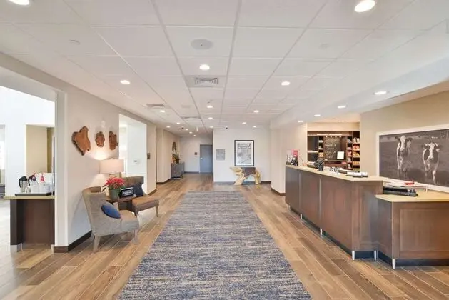 Hampton Inn & Suites Menomonie, WI