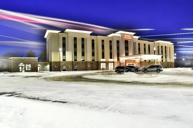 Hampton Inn & Suites Menomonie, WI - Dış Mekan