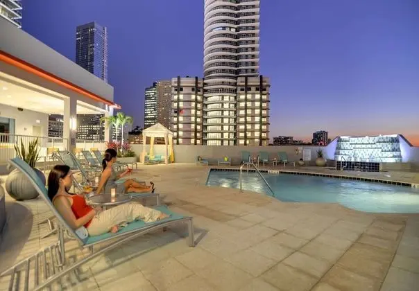 Hampton Inn & Suites Miami/Brickell-Downtown - Havuz