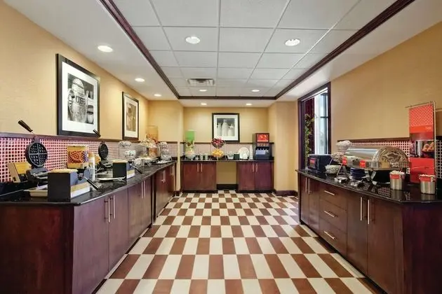 Hampton Inn & Suites Millington - Yerinde Yemek
