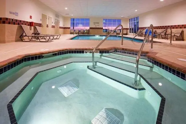 Hampton Inn & Suites Minot Airport, ND