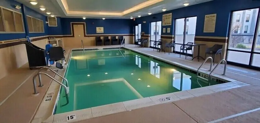 Hampton Inn & Suites Mt. Vernon Belvoir Alexandria - Havuz