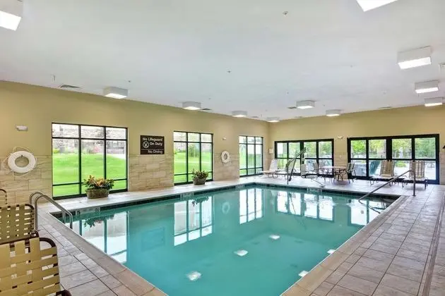 Hampton Inn and Suites New Hartford/Utica - Havuz
