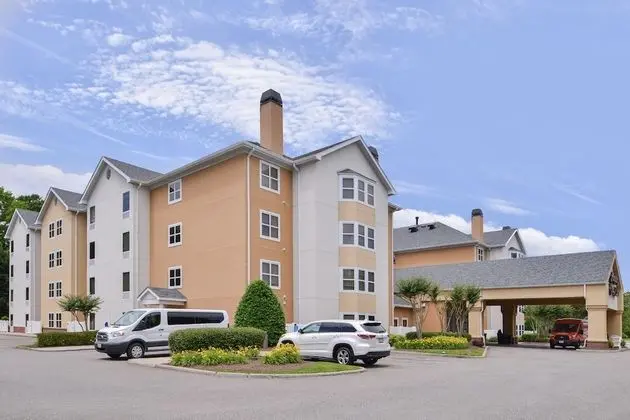 Hampton Inn & Suites Newport News (Oyster Point) - Dış Mekan