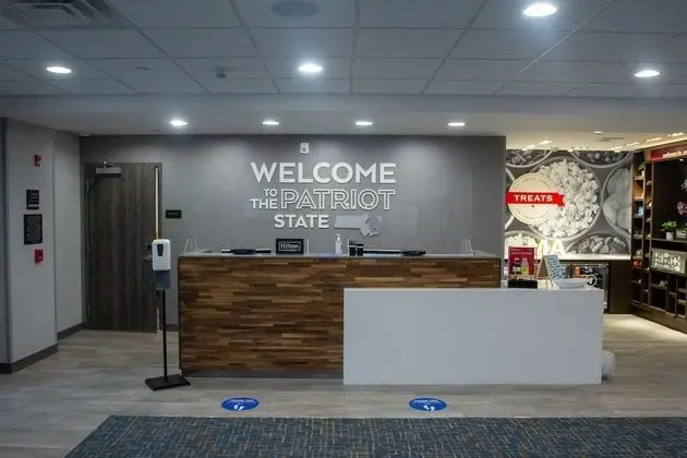 Hampton Inn & Suites North Attleboro - Lobi