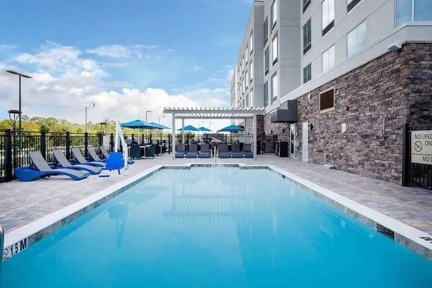 Hampton Inn & Suites North Port - Havuz