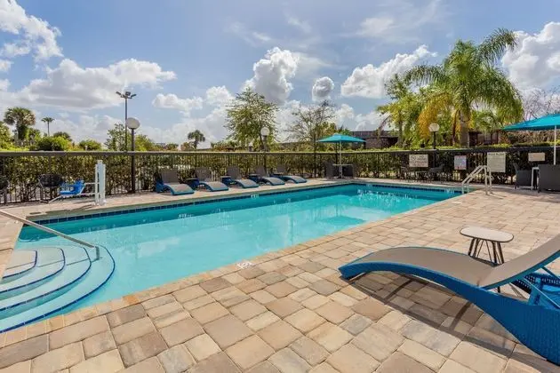 Hampton Inn & Suites Orlando Intl Dr N - Havuz