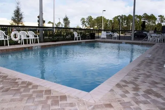 Hampton Inn & Suites Orlando John Young Pkwy/S. Park - Havuz