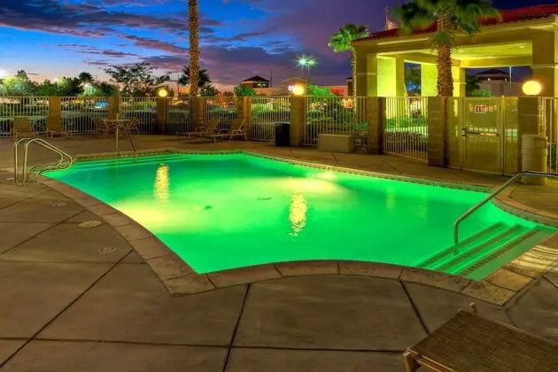 Hampton Inn & Suites Palmdale - Havuz