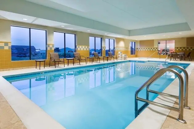 Hampton Inn & Suites Peoria at Grand Prairie, IL - Havuz