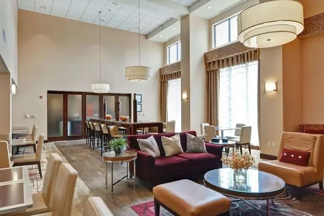 Hampton Inn & Suites Peoria at Grand Prairie, IL - Lobi