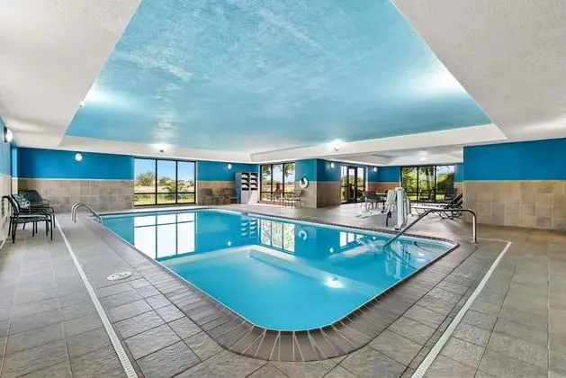 Hampton Inn & Suites Peru, IL - Havuz