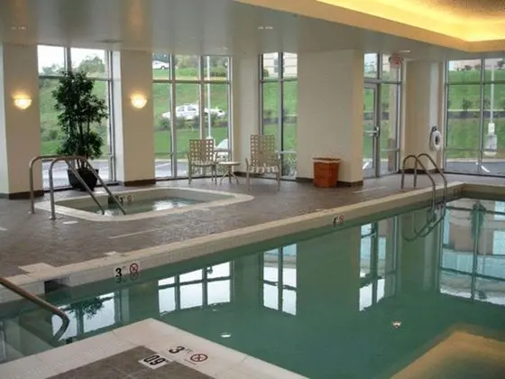 Hampton Inn & Suites Pittsburgh-Meadow Lands - Havuz